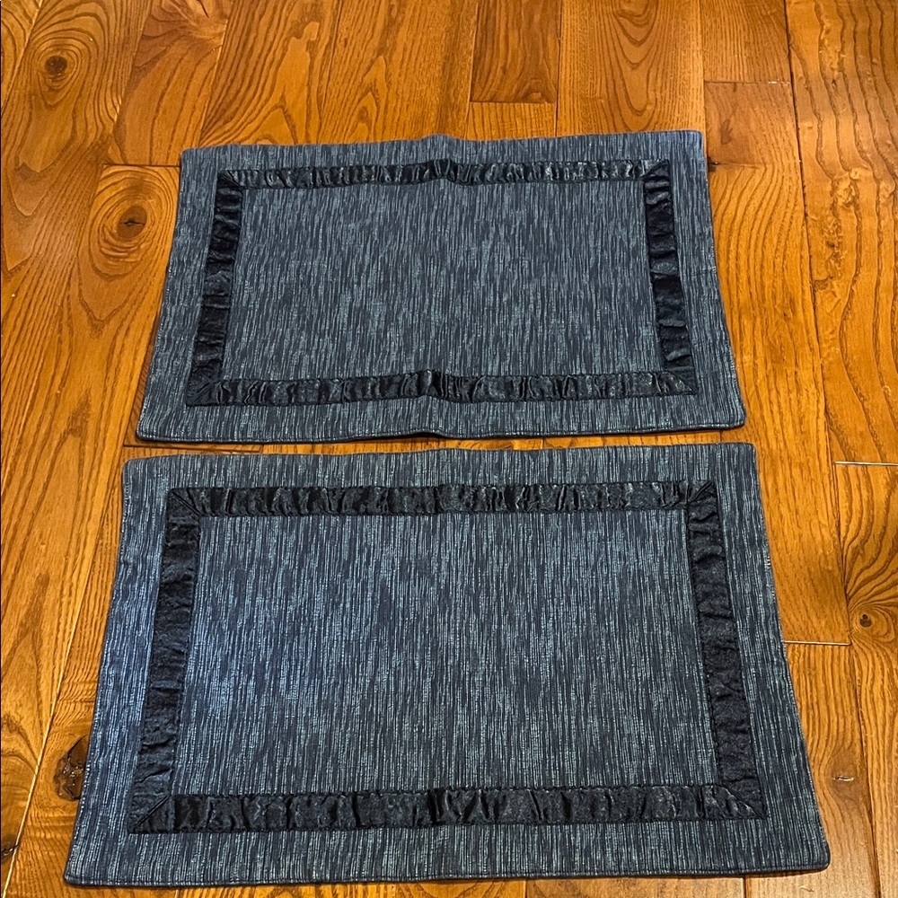 2 Placemats Elegant blue fabric with dark blue silky edges inner strip